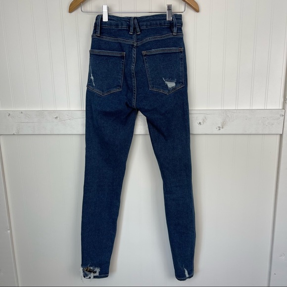 GOOD AMERICAN Good Waist Exposed Button Skinny Jeans - Picture 7 of 8